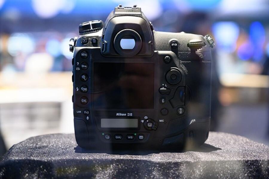 First Look at Nikon D6 DSLR Camera