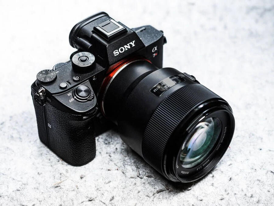 Meike 85mm F1.8 AF lens for Sony E-mount cameras